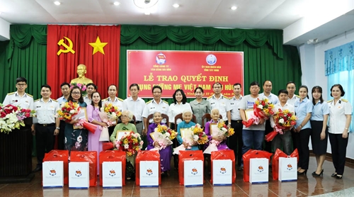 Tổng công ty Tân Cảng Sài Gòn nhận phụng dưỡng 8 Mẹ Việt Nam Anh hùng tại Tây Ninh
